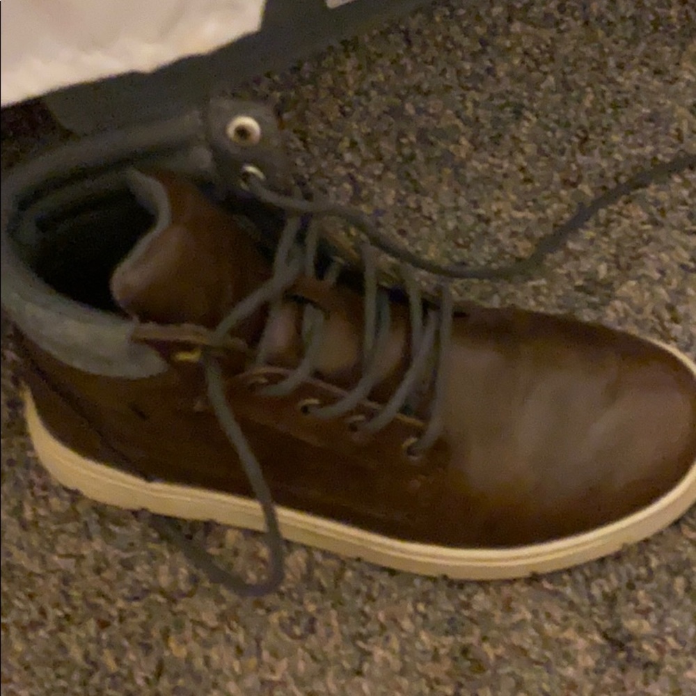 Boys brown boots